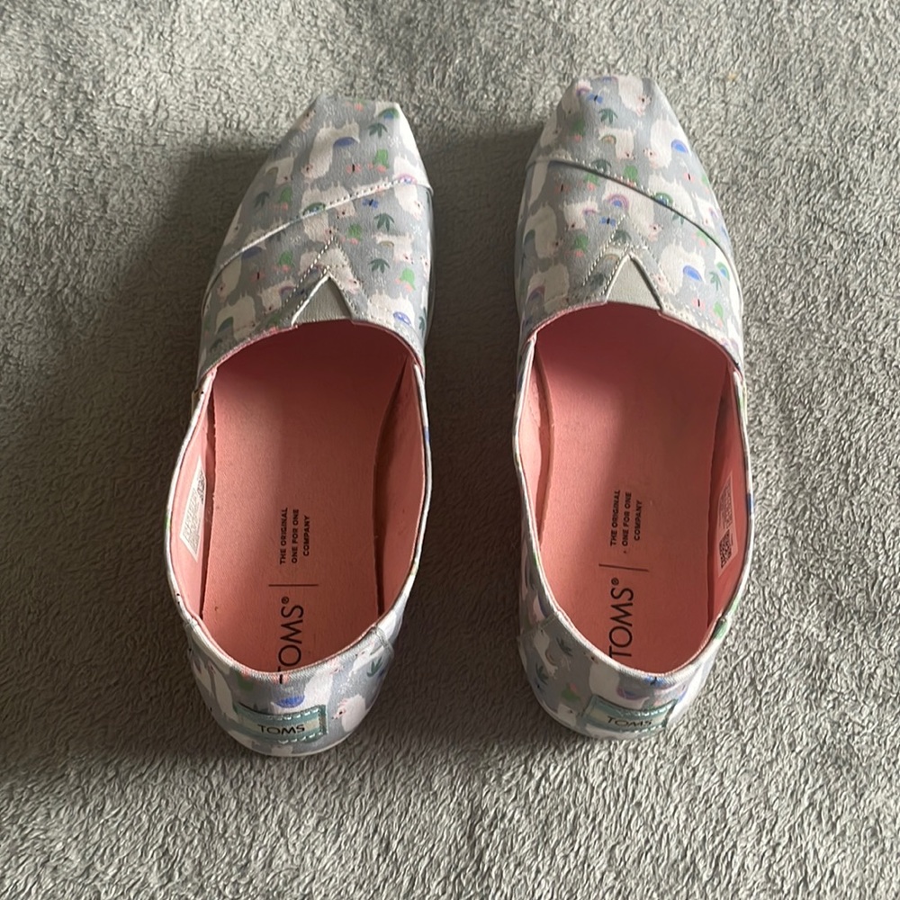 Toms size 9 llama print